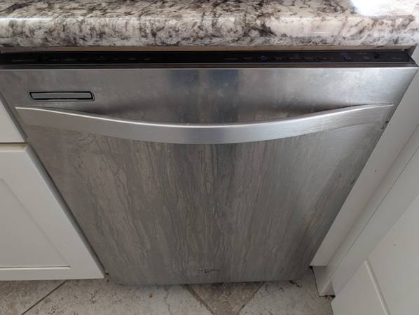 Whirlpool Dishwasher WDT710PAYM 1