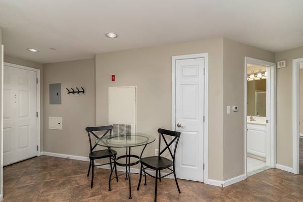 $2,395 / 2br - 1156ft2 - Move In Today: 2 Bed - 2 Bath Luxury Apartment w/Parking on Redline (Pike & Rose / White Flint / North Bethesda)63822079228035123