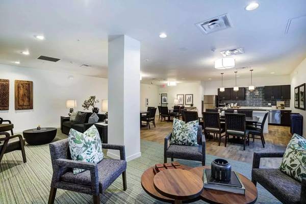 $1,767 / 1br - 542ft2 - A picture is worth a thousand words! Check this 1 bed 1 bath out! (Seatac)63910062960898123