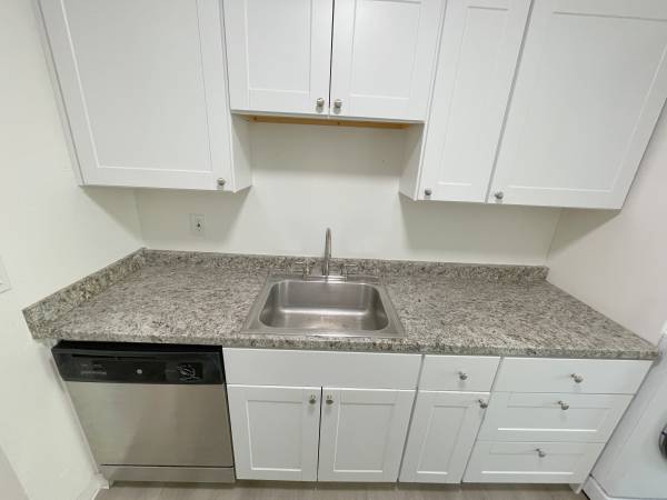 $1,725 / 3br - 800ft2 - ¡Obtén $300 de descuento! Electrodomésticos de acero inoxidable y lavandería en la unidad! (Aloha)63841709376387122