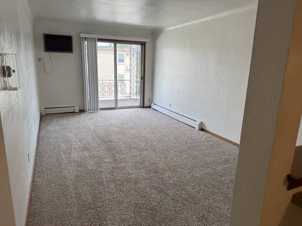 $1,225 / 1br - 750ft2 - LARGE ONE BEDROOM APT.WITH GARAGE AND PATIO (ST. PAUL, MN)63990382949379124