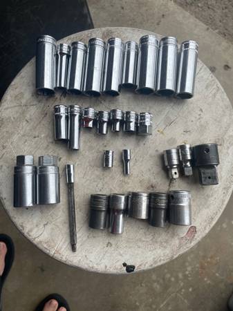 Snap On Tools 29 Pieces Mostly Metric Sizes 3/8 Drive and SAE 1/2 inch 1