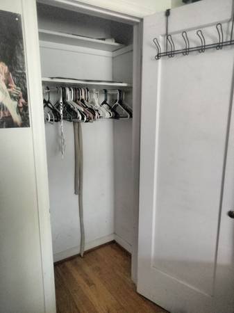 $650 Private room in family home (Lawrence)63624528110595121