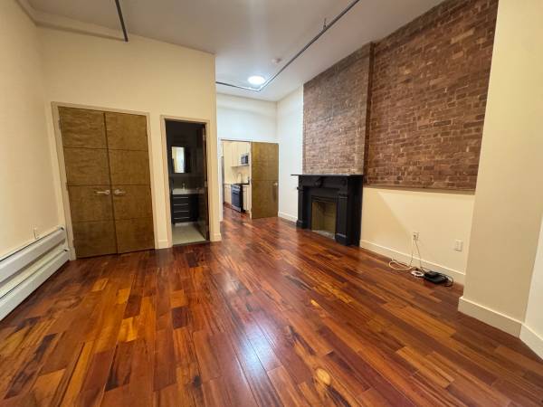 $3,390 / 1br - ‼️¡SIN COMISIÓN! ¡ENORME DE 1 HABITACIÓN! ¡Iluminado! Techos altos! ¡Lavandería!63995970259075123