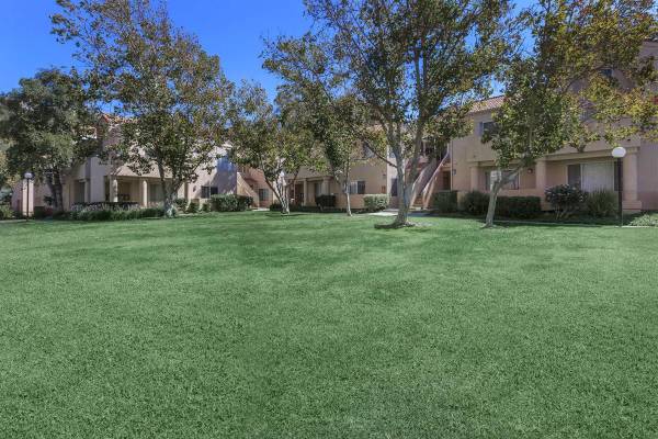 $2,589 / 2br - 1012ft2 - Located in Santa Clarita, 2/BD (Santa Clarita)63912984528002121