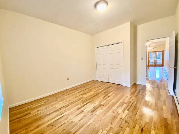 $920 / 1br - Quiet 1 Bedroom Apartment Near Local Grocery & Dining (south san francisco)63888991217537121