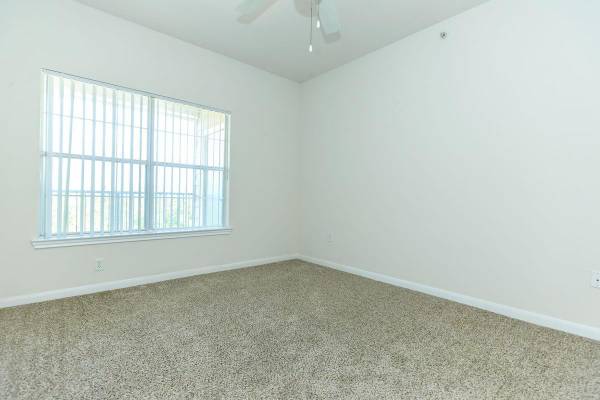 $1,292 / 2br - 954ft2 - Love Your Commute: Easy Access to Freeways63812507180033123