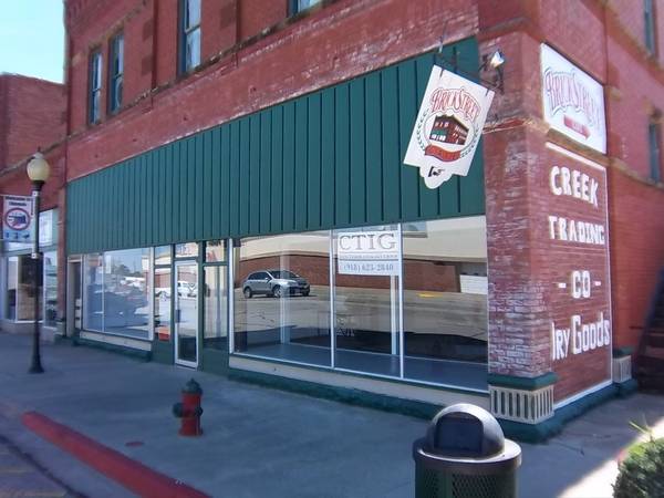 $129,000 / 16000ft2 - 16,000 SF Retail Building Okemah, OK Resturant/BAR ($8/SF) FOR SALE (Okemah)64179403974275120