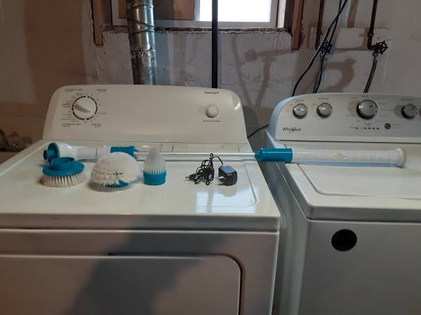 Cordless Spin Cleaner with Attatchments Like New 1