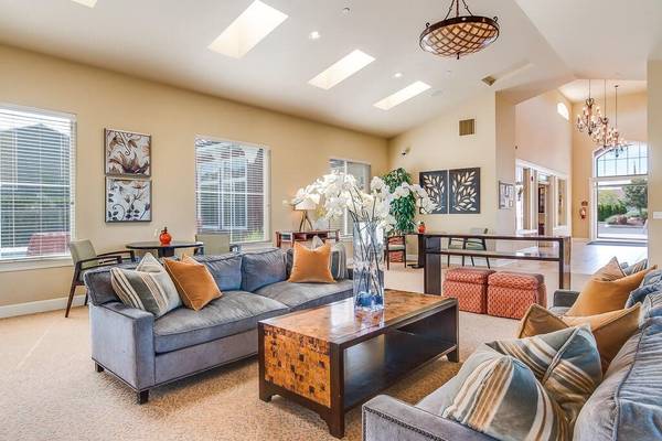 E104: Fully Furnished 1 bed! Short Term Leases Available! 1