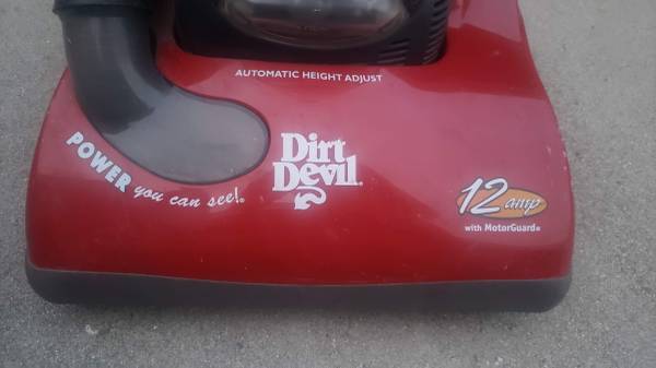 Dirt Devil Breeze 12 Amp Vacuum 1