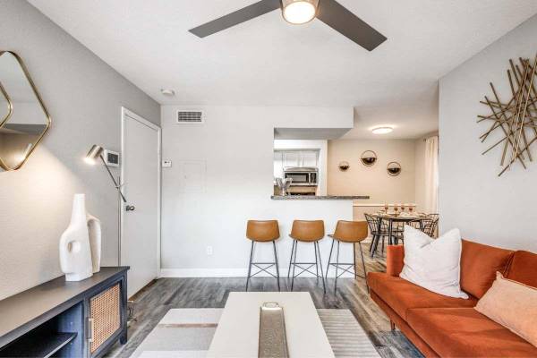 $1,108 / 1br - 750ft2 - Ceiling Fan, Spa/Hot Tub, Fireplace, Tranquil Fountains (Houston Medical Center)63906681216003122
