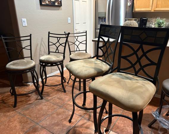 5 barstools 1