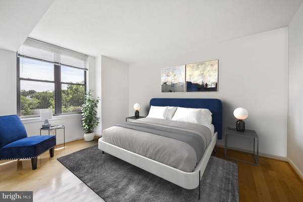 $1,200 / 1br - 758ft2 - Move in ready top condo (Arlington)64199866629633121