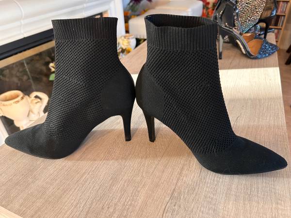 Stretchy Heel Ankle Booties. 1