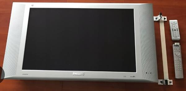 Philips 30" Widescreen LCD FlatTV HDTV Monitor 1