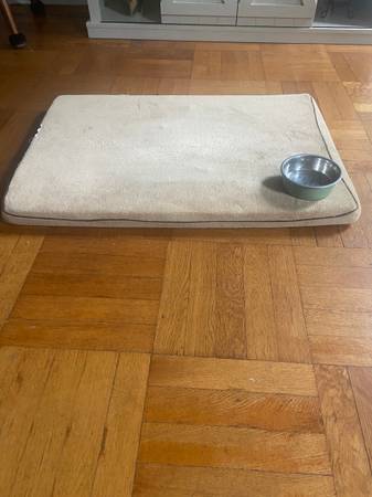 Grab this deal for your pet. Large Nandog bed and metal bowl 1