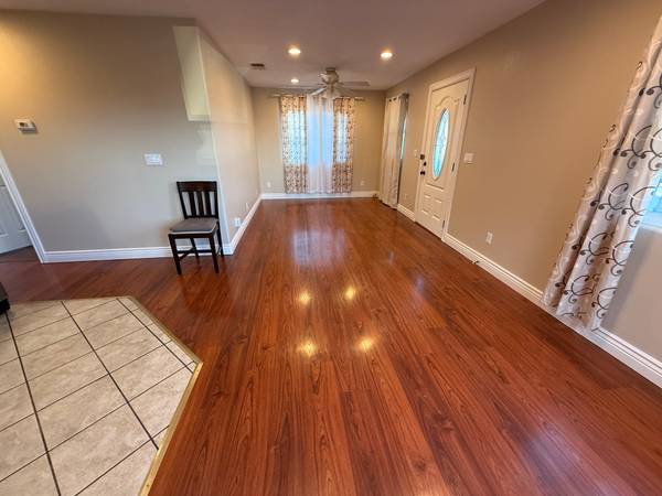 Central East Oakland, good-condition 2BR/2BA for rent… 1