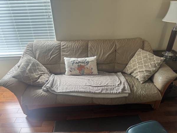 Ekornes / Stressless full size couch (Oslo) - Free 1