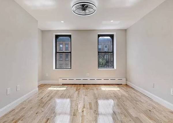 $1,100 / 1br - Welcome to this Spacious renovated modern 1 Bedroom apartment (Salisbury)63806889893633120