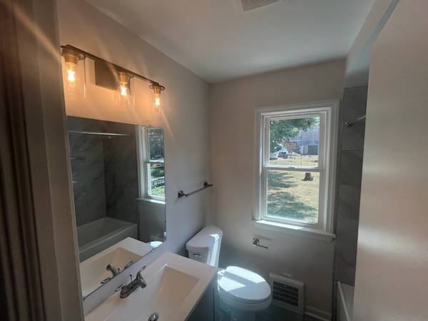 $1,495 / 3br - 1300ft2 - EUCLID 3 BED 2 BATH (EUCLID)63907493801090123