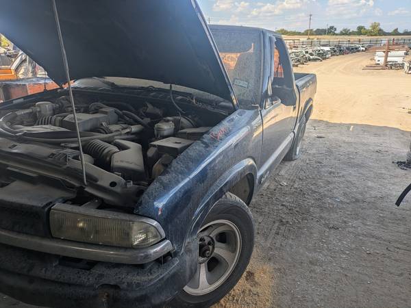 PARTING OUT 1998,1999,2000,2001,2002,2003,2004 CHEVY S10 PICKUP 1