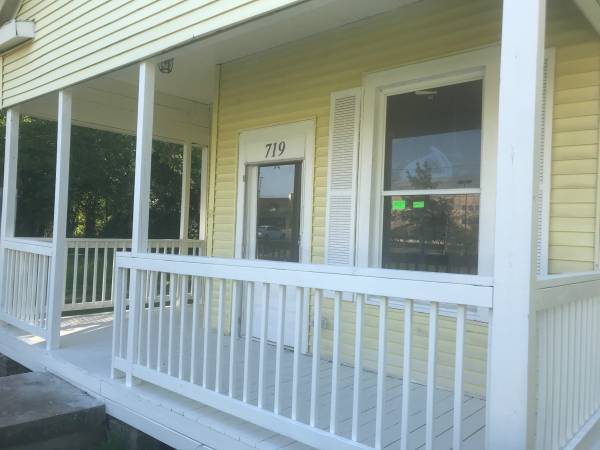 $1,295 / 2br - 1500ft2 - Casa de 2 dormitorios y 1 baño en Covington cerca del centro (Covington cerca del centro)63791992999427121