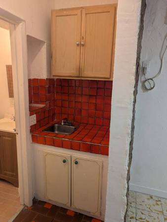 $1,050 Private studio apartment (Miami, Little Havana)64049281132930121