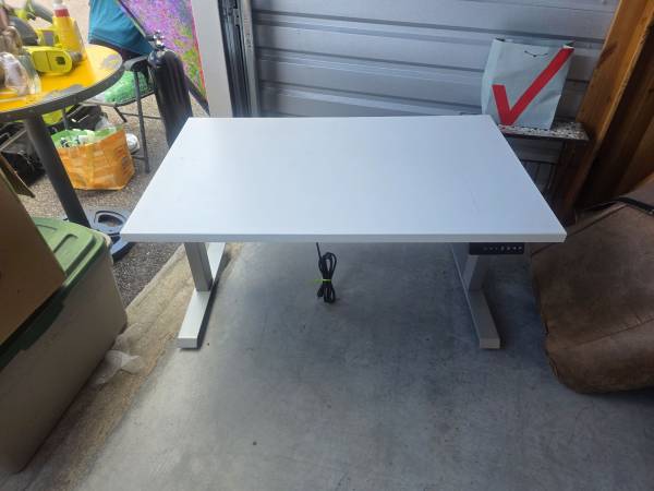 Electric Adjustable Height Desk 1
