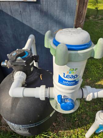 Bomba para piscina, filtro y escaleras - $200 (Gladewater)