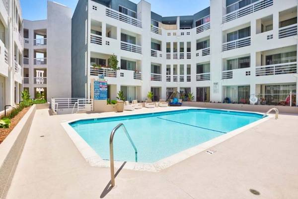 $4,030 / 2br - 1148ft2 - 2/bd, Built-In Dry Bar, Evening Courtesy Patrol (600 S Curson St, Los Angeles, CA)63700880716289124