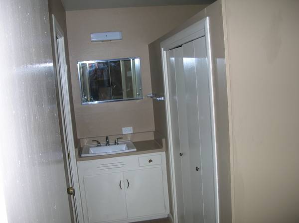 $1,350 / 1br - Apartamento de un dormitorio y estudio (Carmichael)64044027936769120