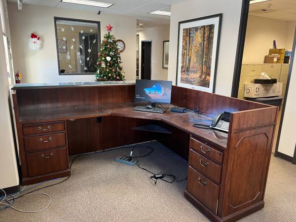 FREE Receptionist Desk 1
