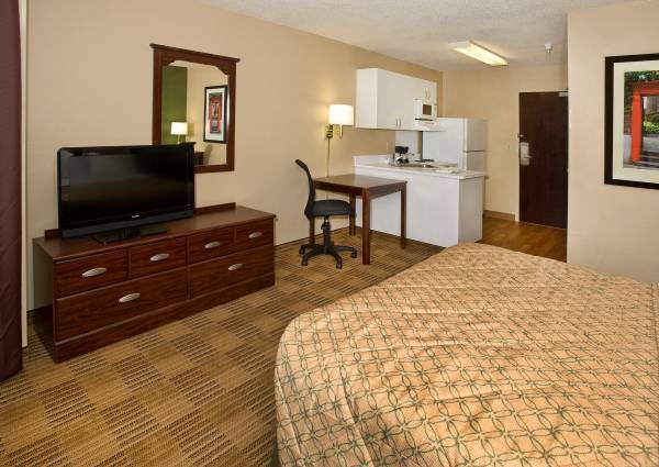 $1,100 / 1br - Fully Furnished Studios with Free Utilities (Chantilly)63958908785283122
