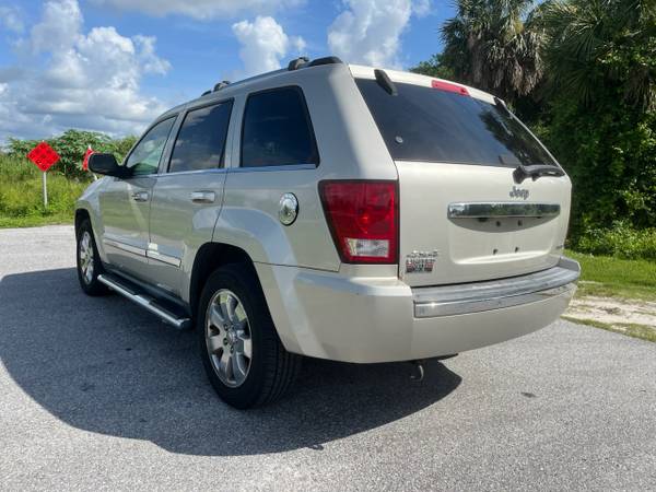 2010 Jeep Grand Cherokee 4x4 Hemi funciona bien, 3495 listo para salir - $3.495 (320 Tamiami Trail Port Charlotte, FL)63470257538307123