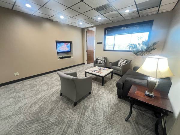$3,500 / 550ft2 - Design Your Own Team Office Space in Bedford! (1600 Airport Fwy, Suite 300)63867601368451124