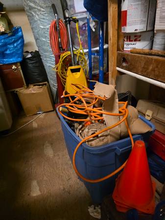 CARPET AND FLOORING INSTALLERS VAN 1