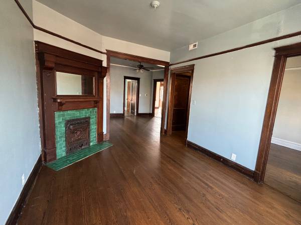 $2,000 / 2br - $2,000 / 2br - Wrigleyville Top Floor 2 Bed w/Outdoor Space. (Lakeview)63781279740673120