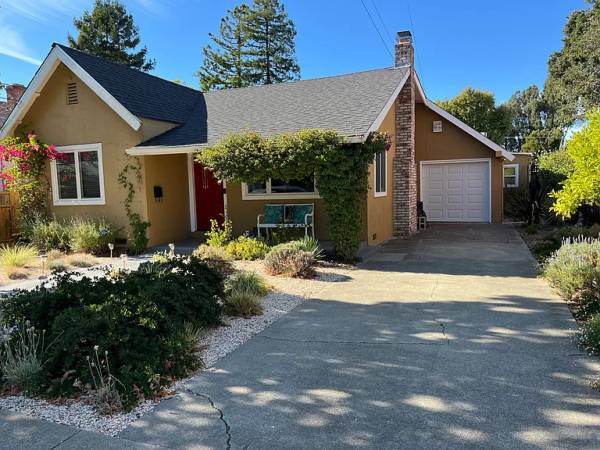 $4,900 / 3br - 2010ft2 - Freshly painted & spacious house in a great neighborhood. (san mateo)63813716072067120