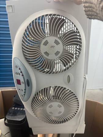 Reversible window fan -moving sale 1