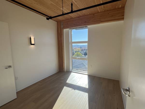 $1,210 / 331ft2 - No Smoking, Parcel Lockers, On-site Laundry Facilities (540 NE 99th Ave, Portland, OR)63831753568641124