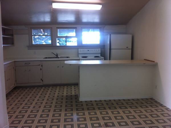 $1,600 / 2br - Available Early September - Downtown 2 bdrm/1 bath (York)