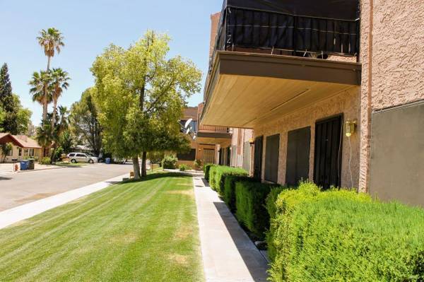 $1,350 / 2br - 933ft2 - Spacious Two-Story Layout, Assigned, Covered Parking, Cable Ready (Wickenburg)64024822661890122