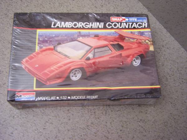 new -1988 MONOGRAM LAMBORGHINI COUNTACH SNAP TITE 1:32 1