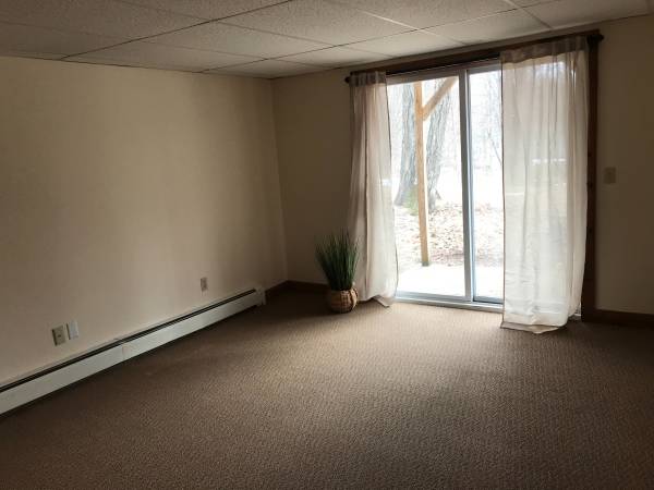 $1,550 / 2br - 800ft2 - Apartamento de 2 dormitorios en planta alta (Bristol, VT)63976979061506123