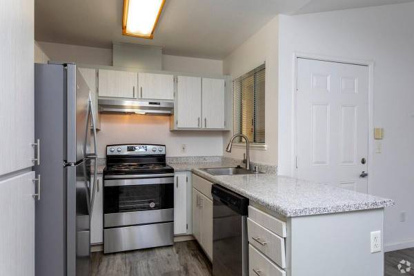 $1,750 / 2br - 870ft2 - Volleyball Courts, Business Center, USB Outlets (Located in Northwest Fresno, Fig Garden loop district.)64008334051329122