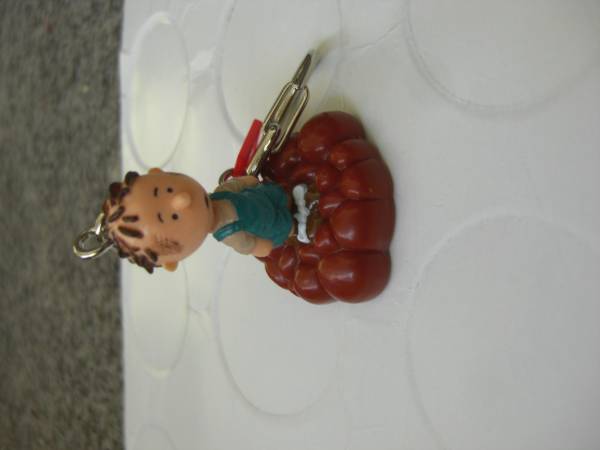 Pig Pen keychain figurine 1