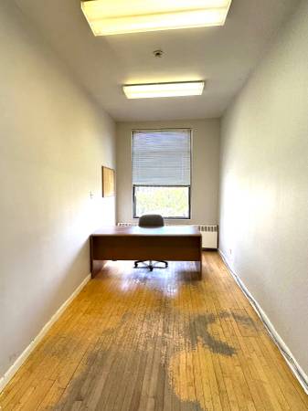 $600 / 142ft2 - UPTOWN OFFICE SPACE / ARTIST WORK SPACE , STUDIO 4554 #306 A (Uptown)63960011927683120