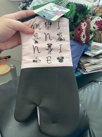 Disney Minnie Mouse Kitchen Oversized Oven Mitts New!!! 1