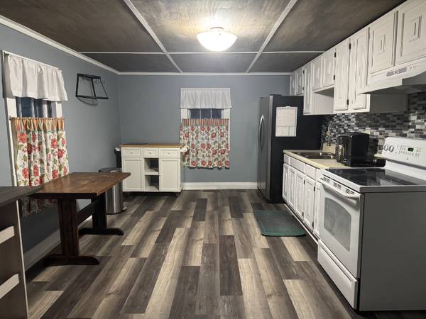 $1700.00 / 2br - 1050ft2 - Charming 2 Bed, 1 Bath Home in Gray, TN - Available 10/15 - $1700/mo63947703846146124